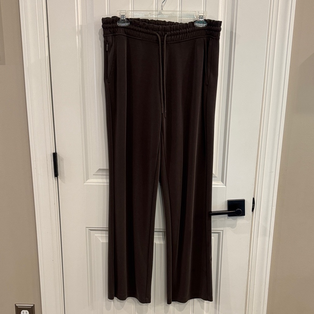 Athleta Seasoft Mid Rise Straight Pant - Size Medium - Truffle